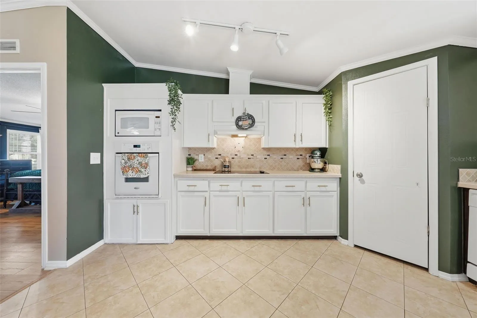40928 BRIDLE PATH LN