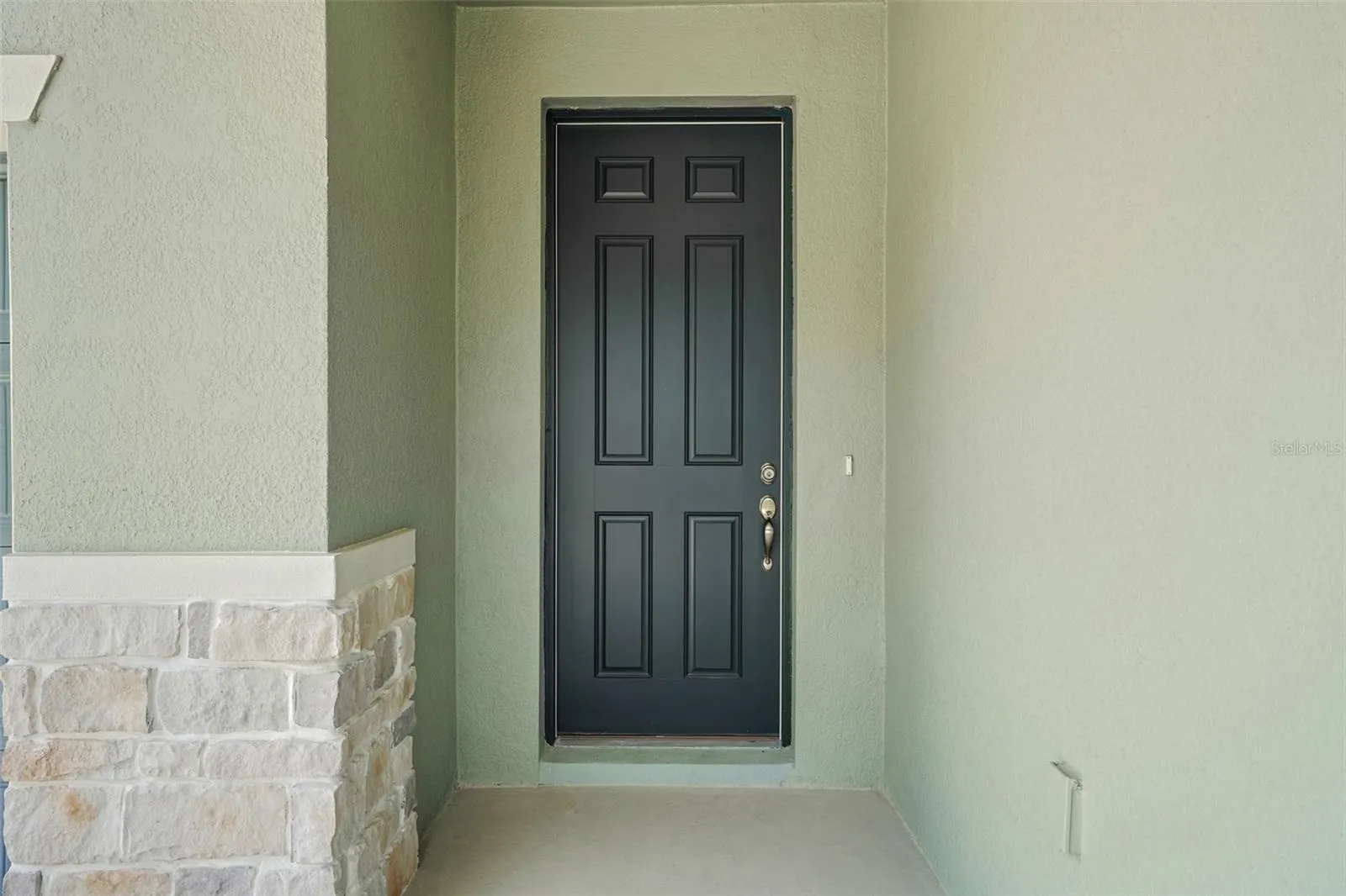 13716 EVERBREEZE LN