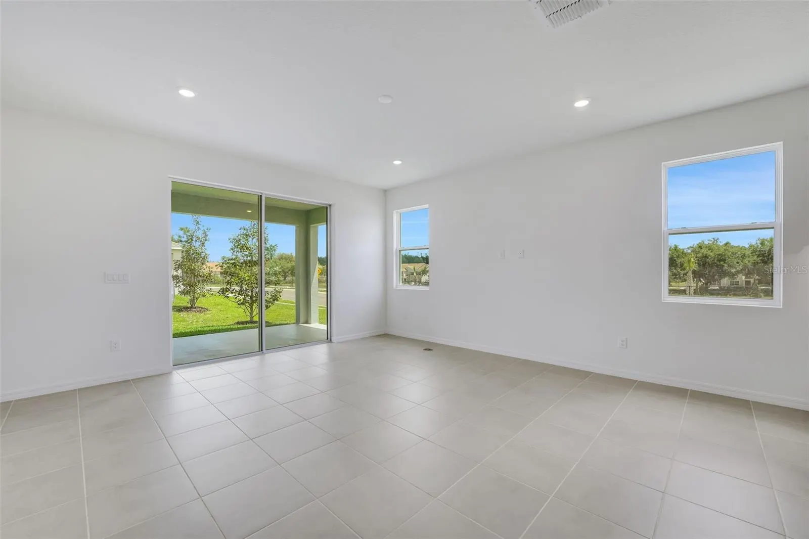 13716 EVERBREEZE LN