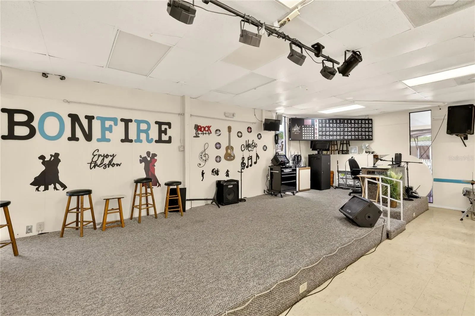 565 TAMMI DR