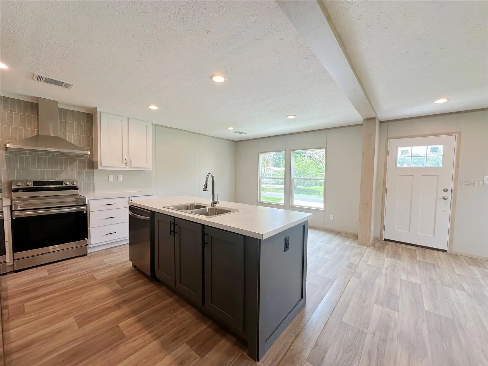 18 ROBIN RD