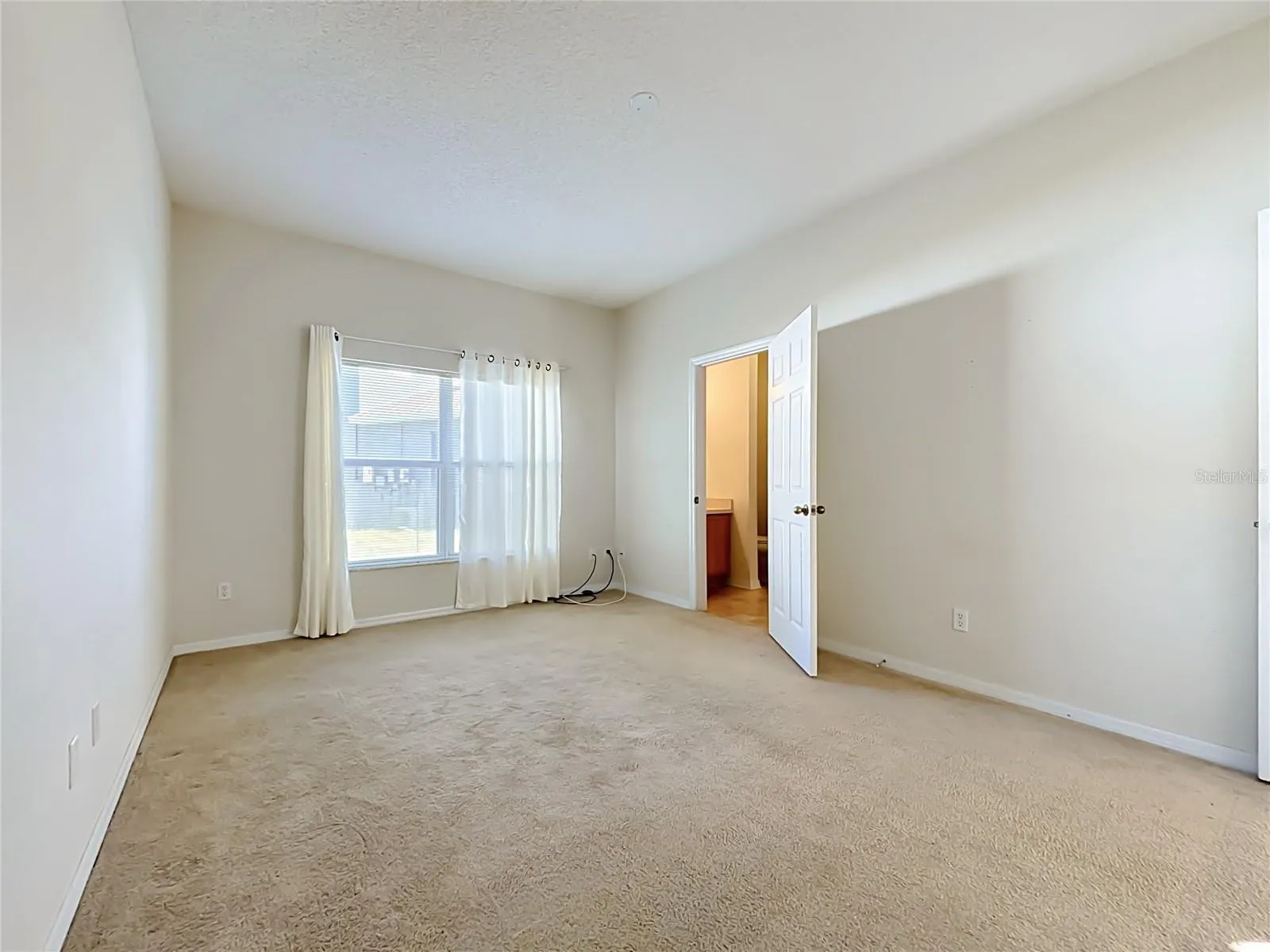 750 BLOOMINGDALE DR