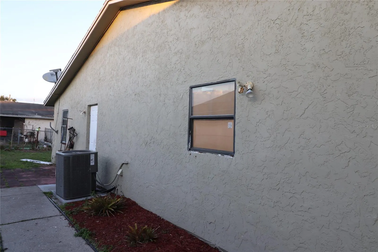 727 LUCAYA DR
