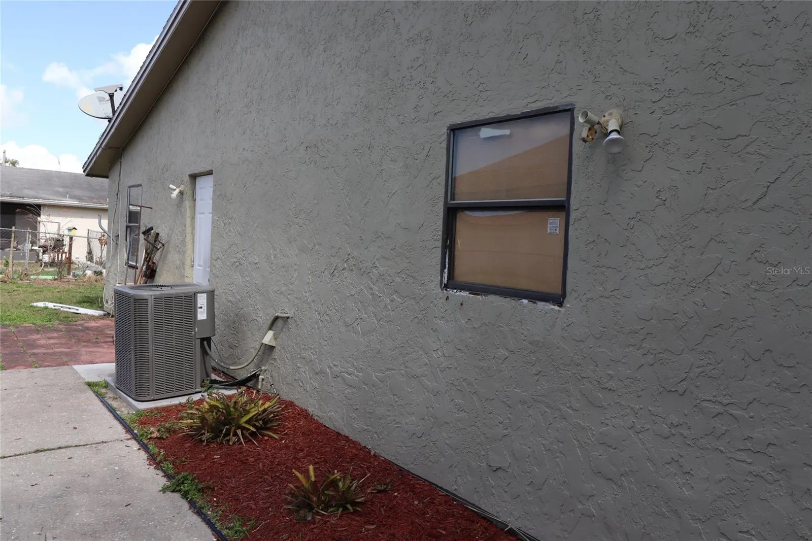 727 LUCAYA DR