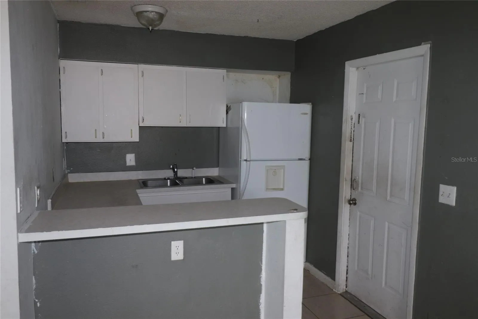 727 LUCAYA DR