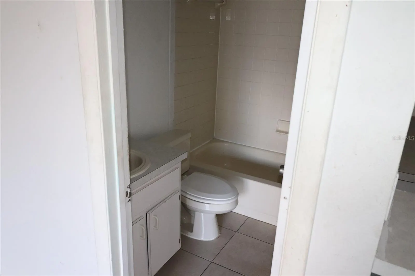 727 LUCAYA DR