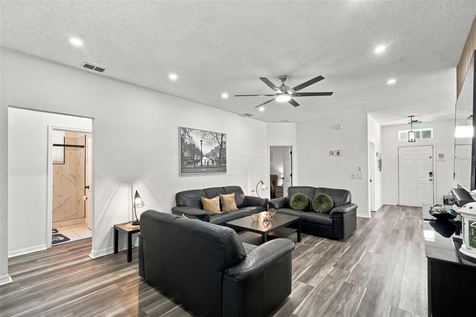2136 MALLARD CREEK CIR