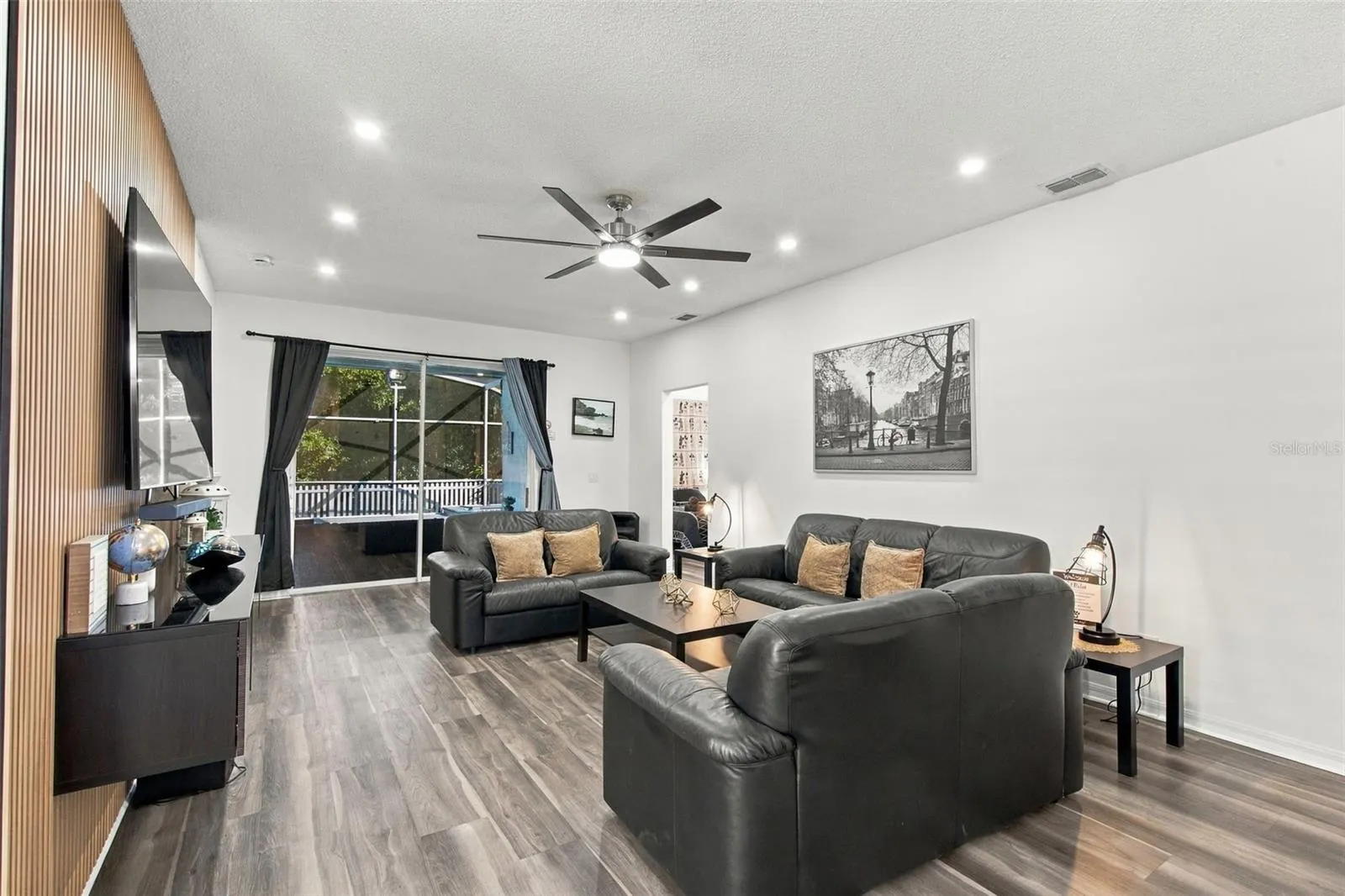 2136 MALLARD CREEK CIR
