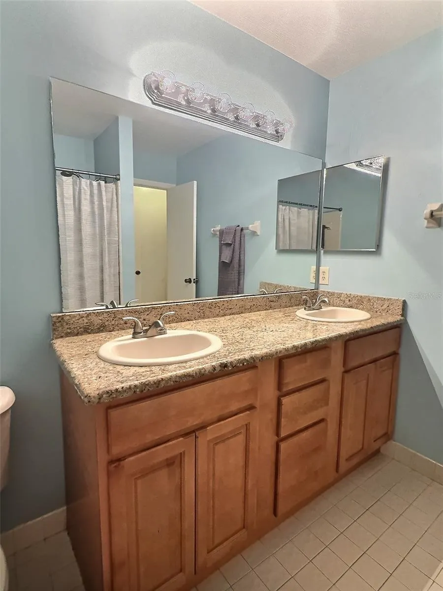 243 NW 48TH BLVD #4, #4