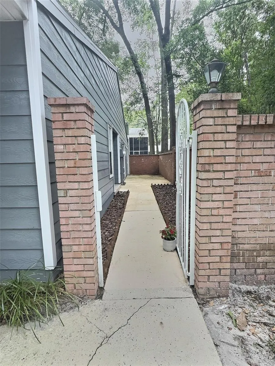 243 NW 48TH BLVD #4, #4