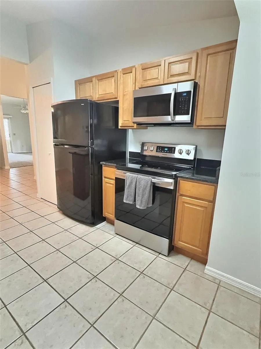 243 NW 48TH BLVD #4, #4