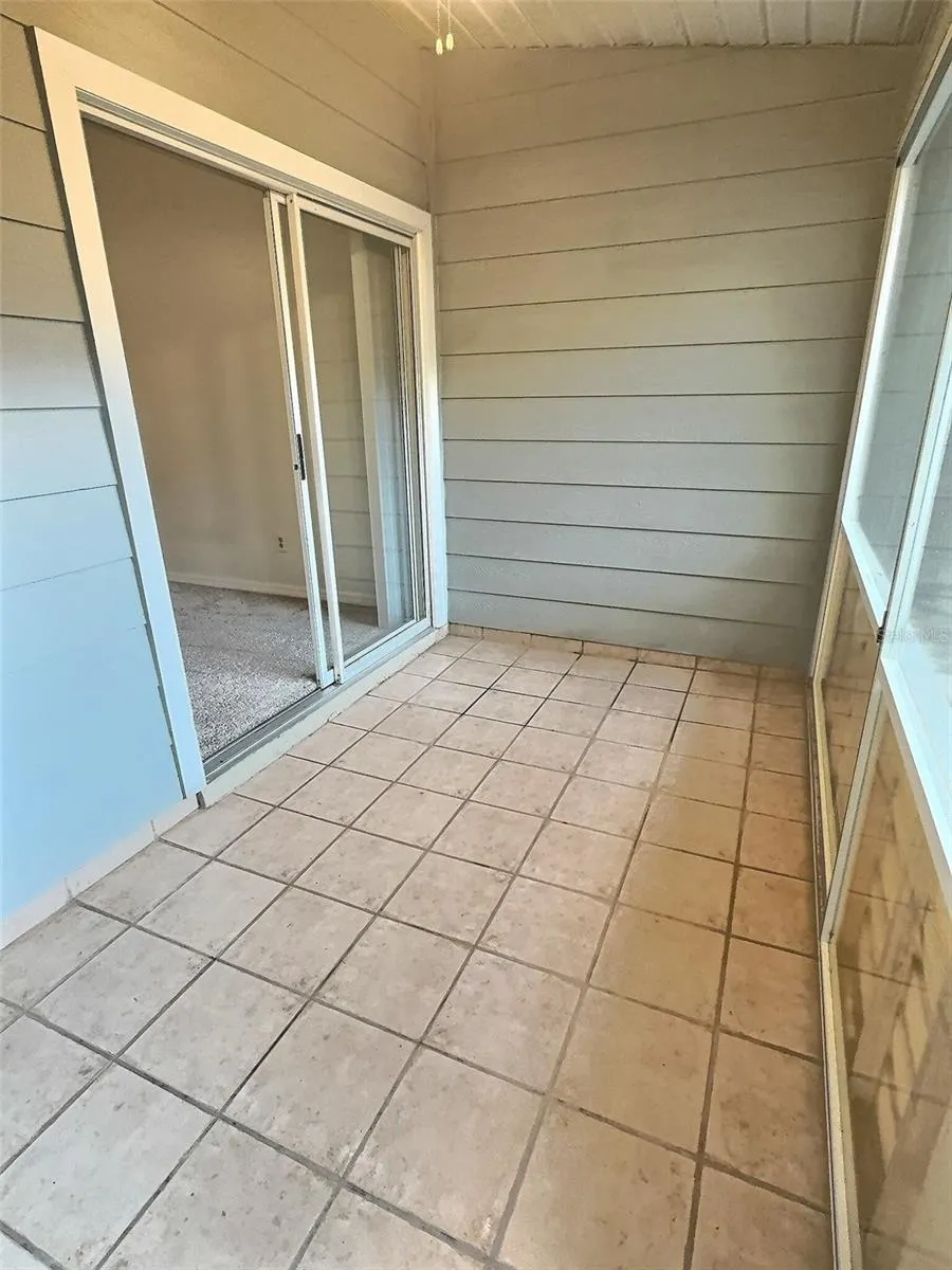 243 NW 48TH BLVD #4, #4