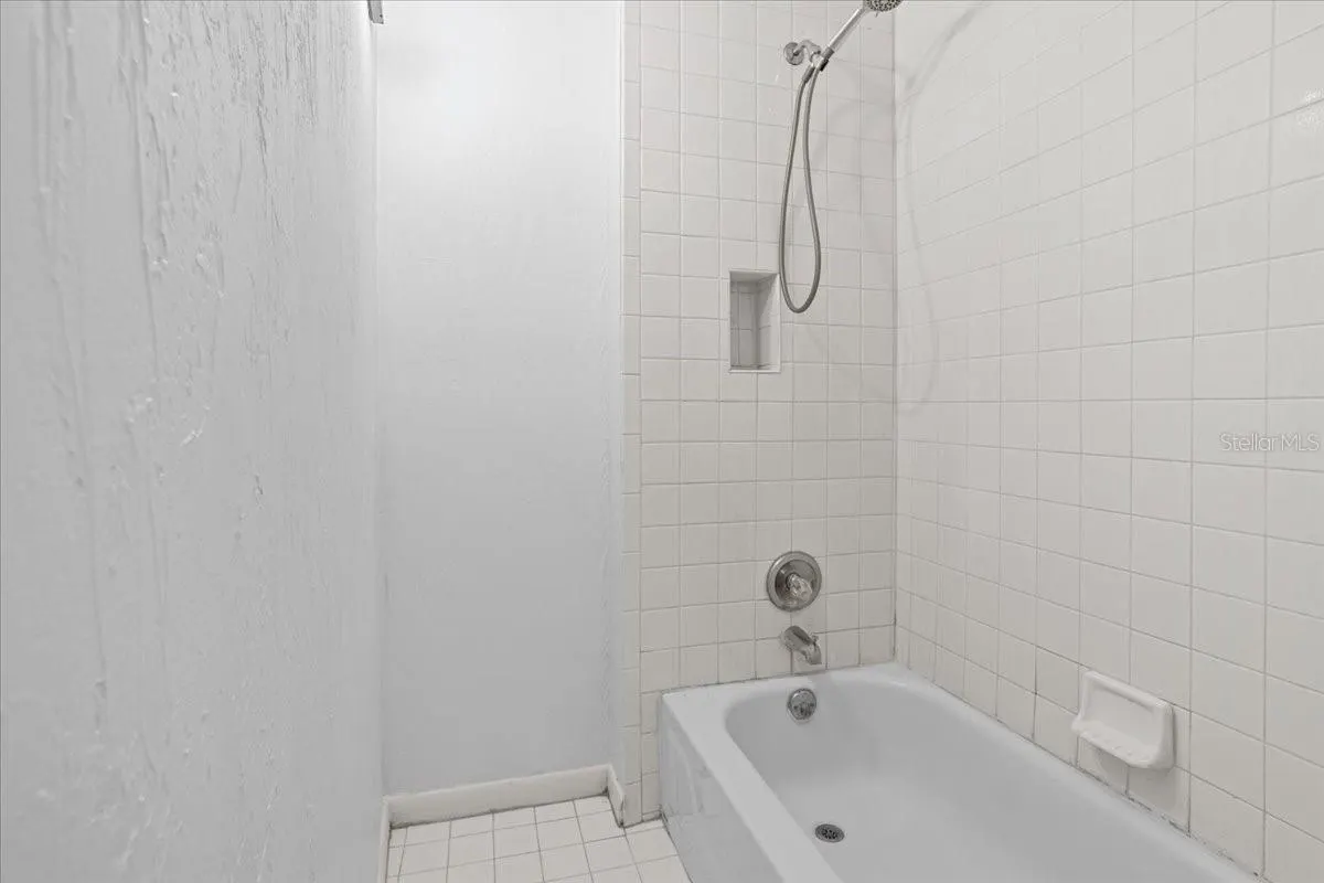 115 NE 48TH ST