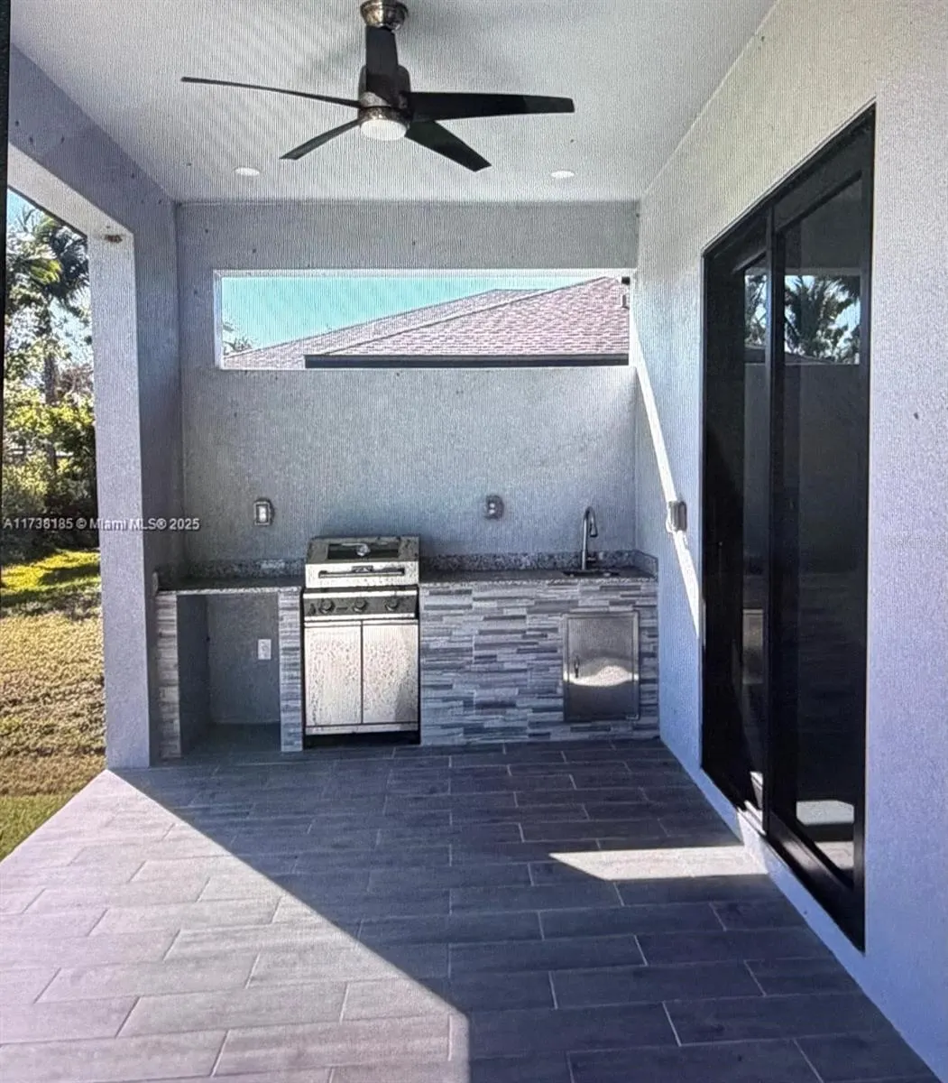 2717 NW 42 AVE