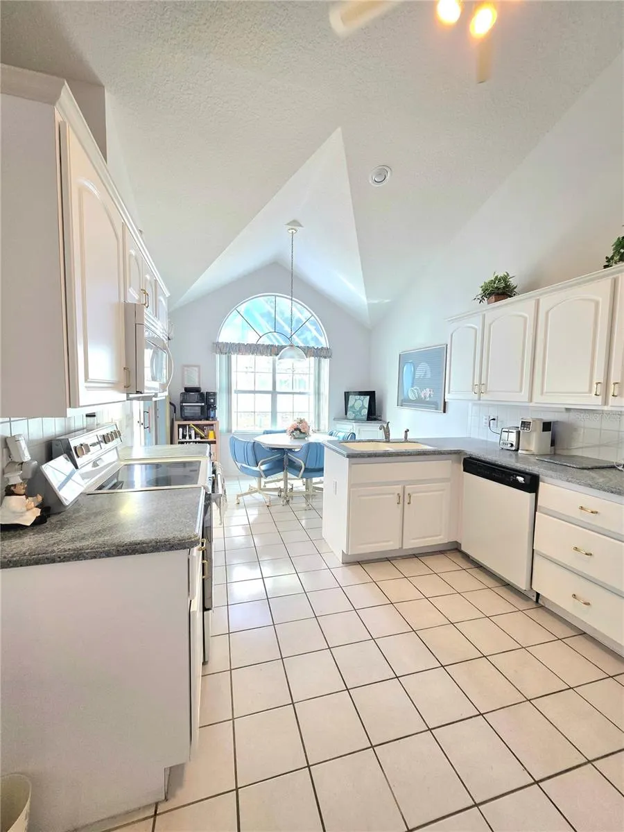 93 HICKORY LOOP