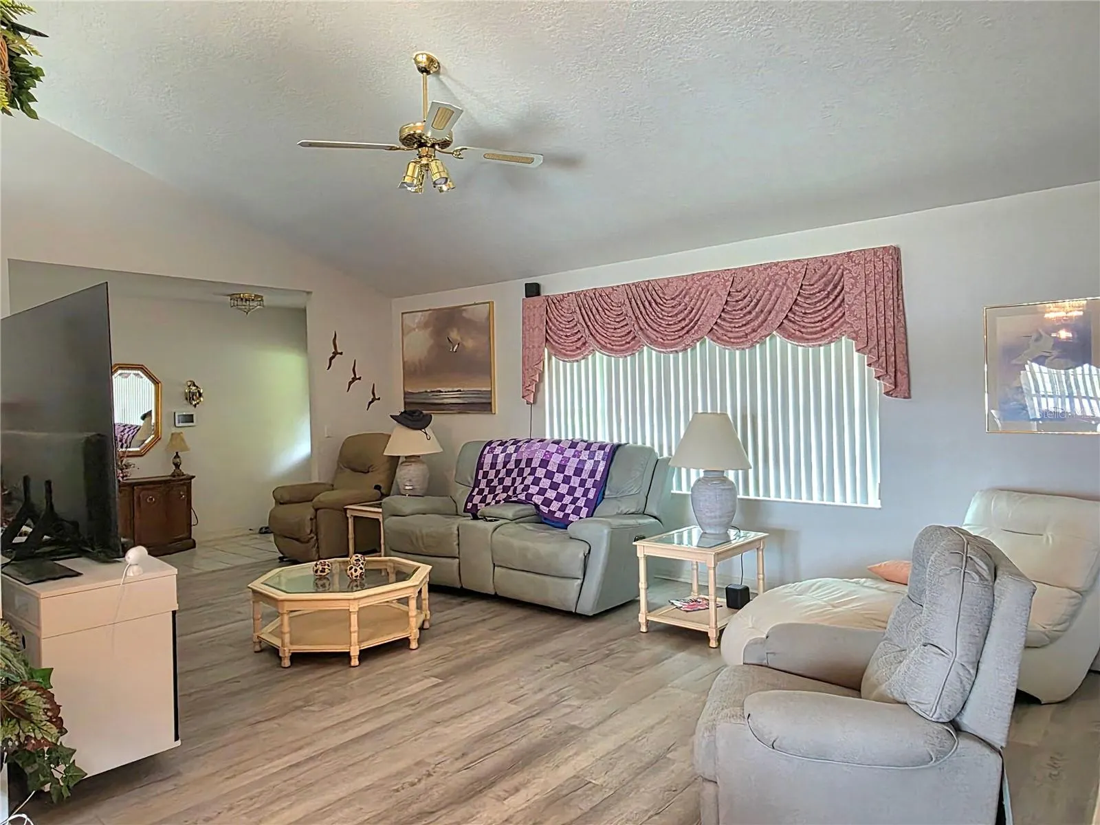 93 HICKORY LOOP