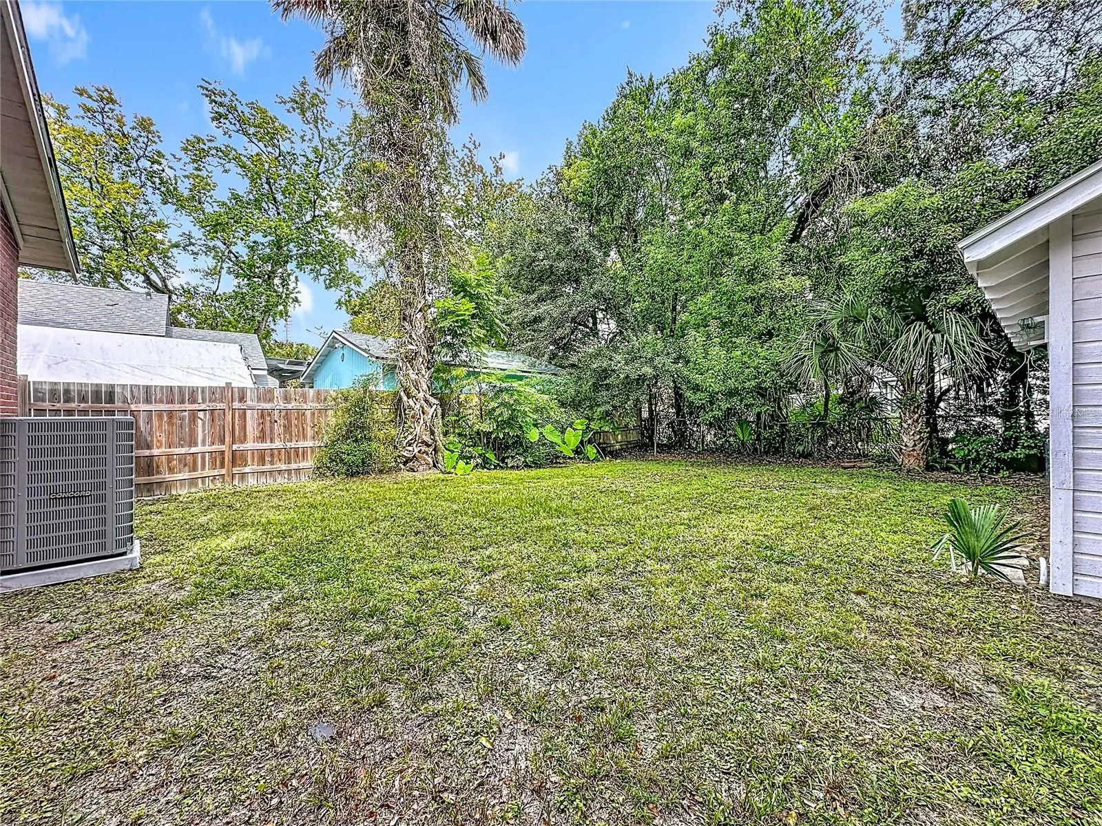 2057 SOUTHAMPTON RD