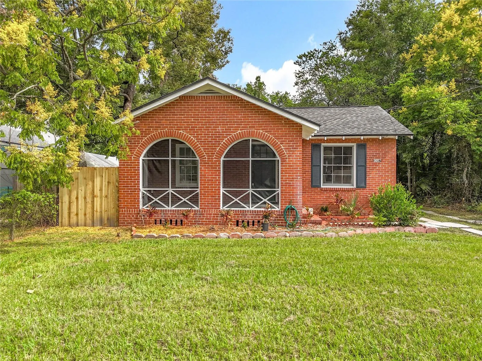 2057 SOUTHAMPTON RD