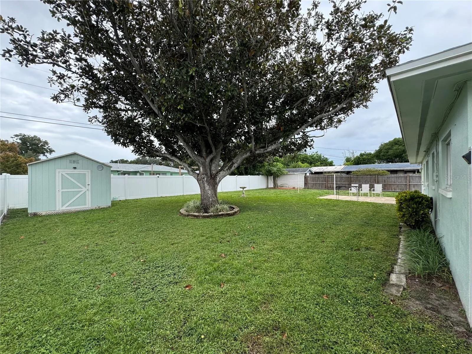 1527 LAKEVIEW RD