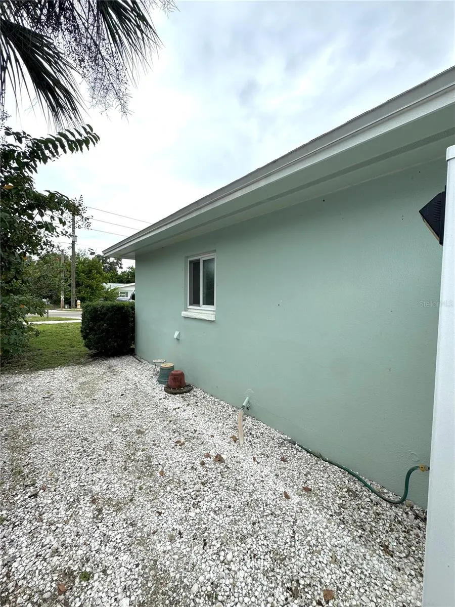 1527 LAKEVIEW RD