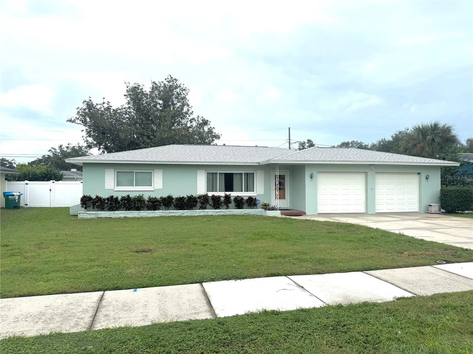 1527 LAKEVIEW RD