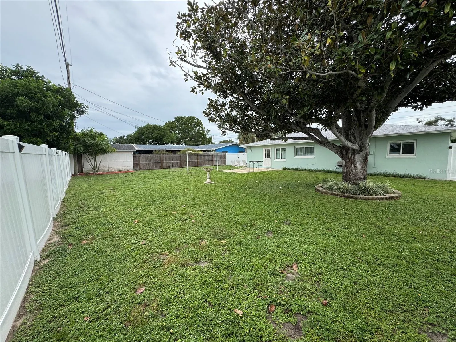 1527 LAKEVIEW RD