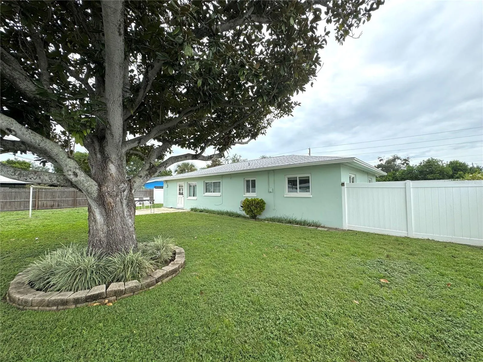 1527 LAKEVIEW RD