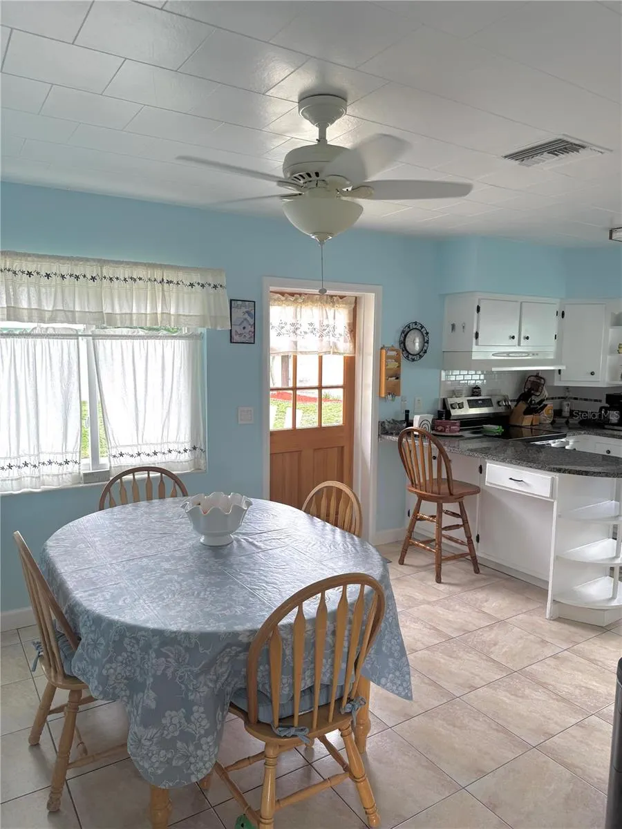 1527 LAKEVIEW RD