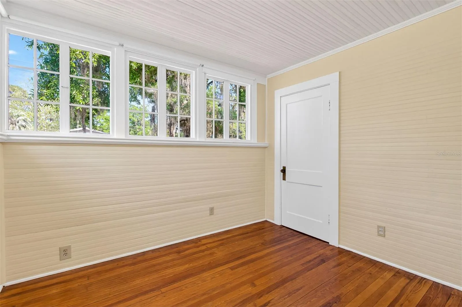 630 NE 6TH AVE