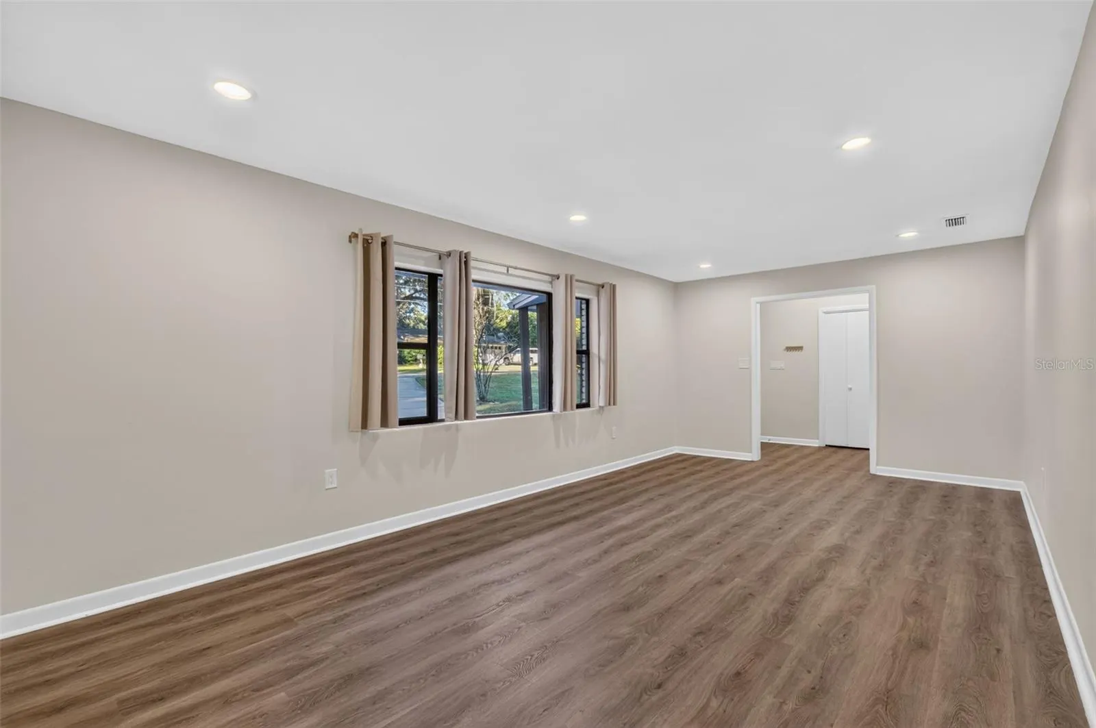 4415 NW 33RD CT