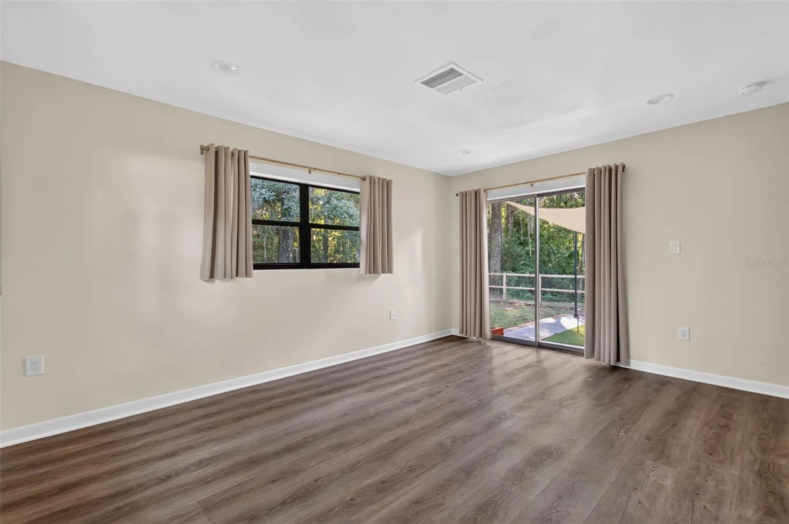 4415 NW 33RD CT