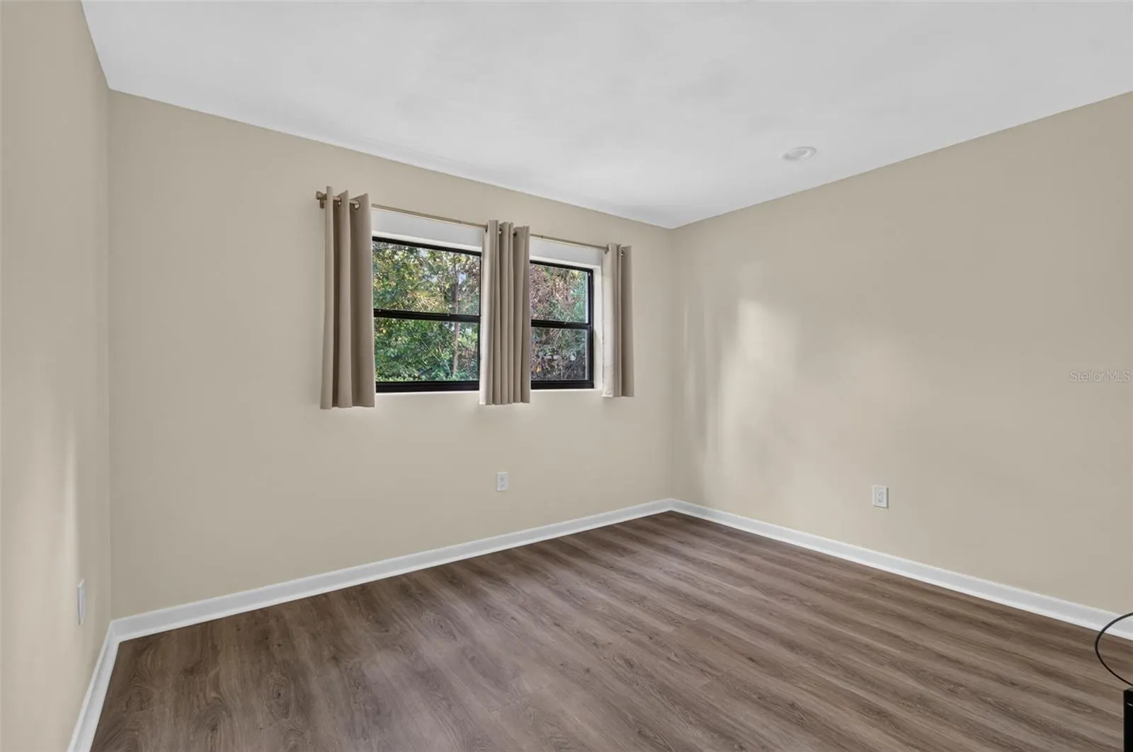 4415 NW 33RD CT