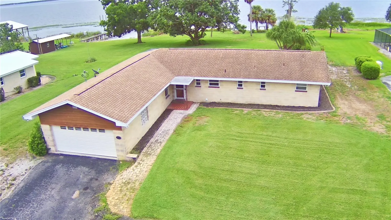 823 N LAKE REEDY BLVD