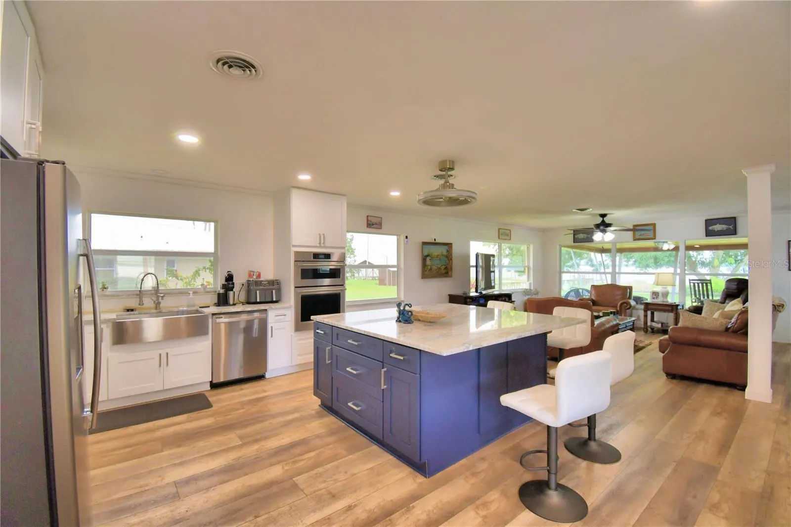 823 N LAKE REEDY BLVD