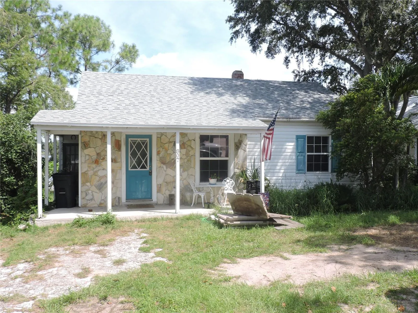 807 CAMPBELL AVE