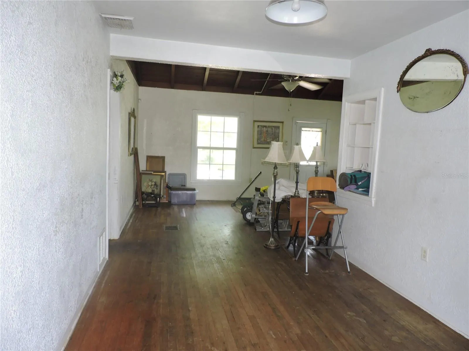807 CAMPBELL AVE