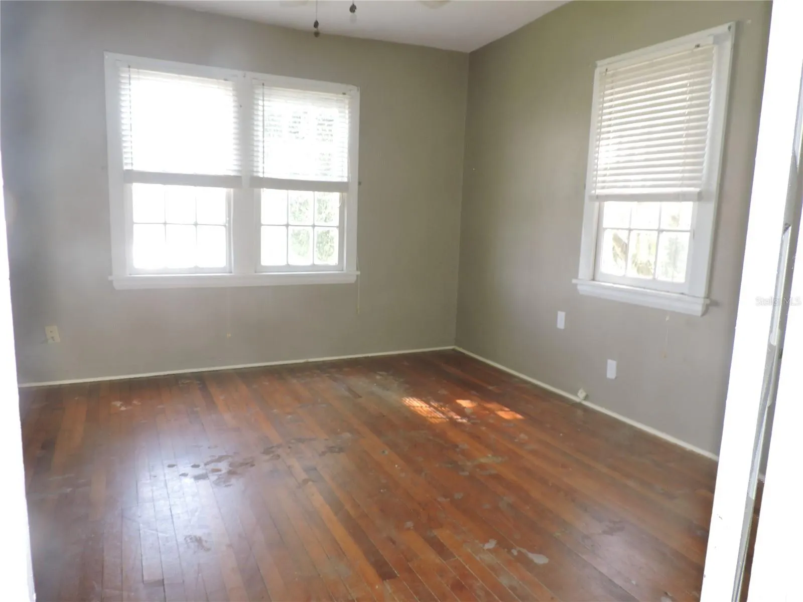 807 CAMPBELL AVE