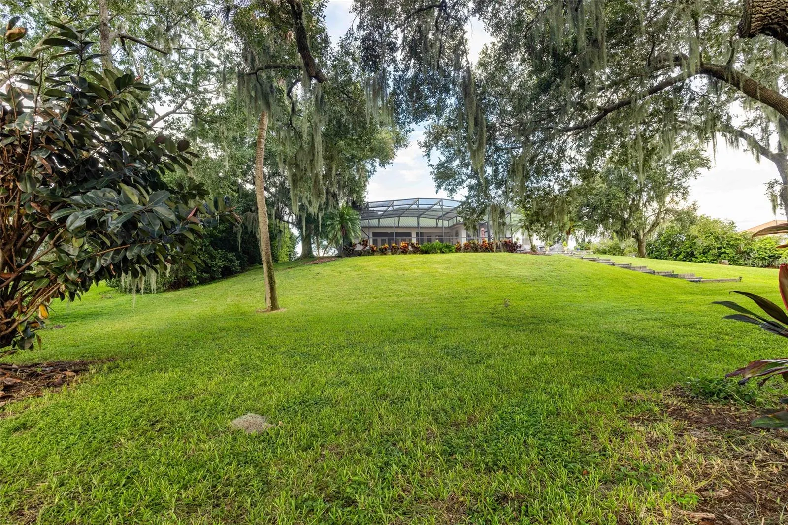 2329 S LAKE REEDY BLVD