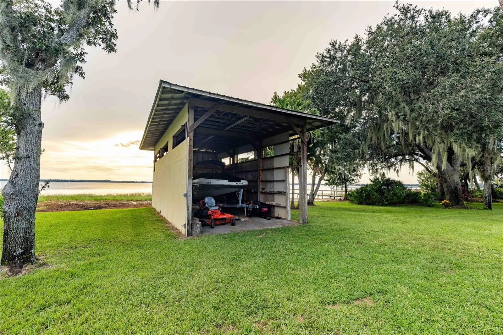 2329 S LAKE REEDY BLVD