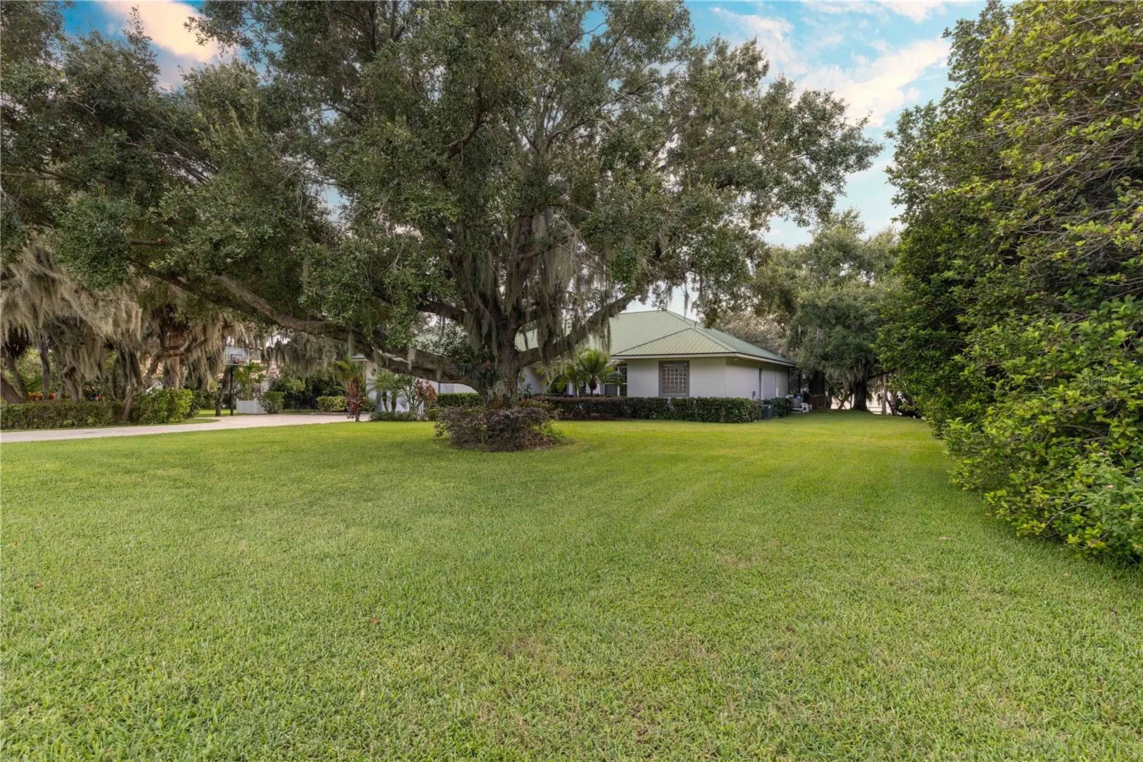 2329 S LAKE REEDY BLVD