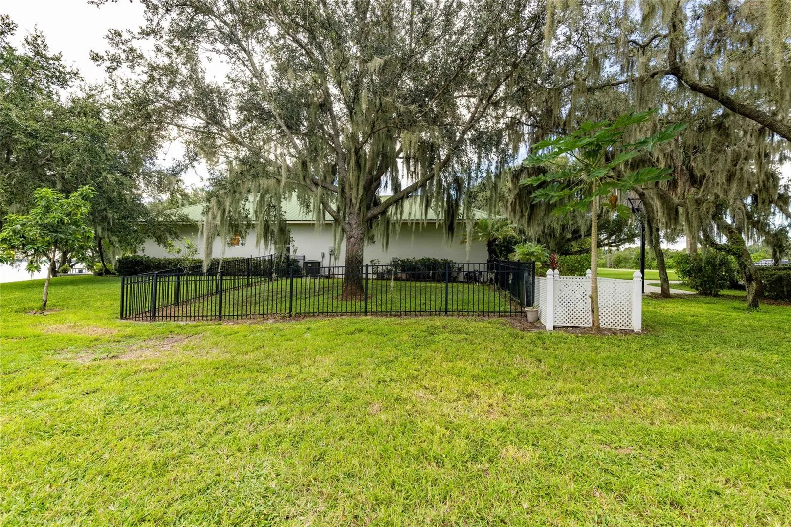 2329 S LAKE REEDY BLVD