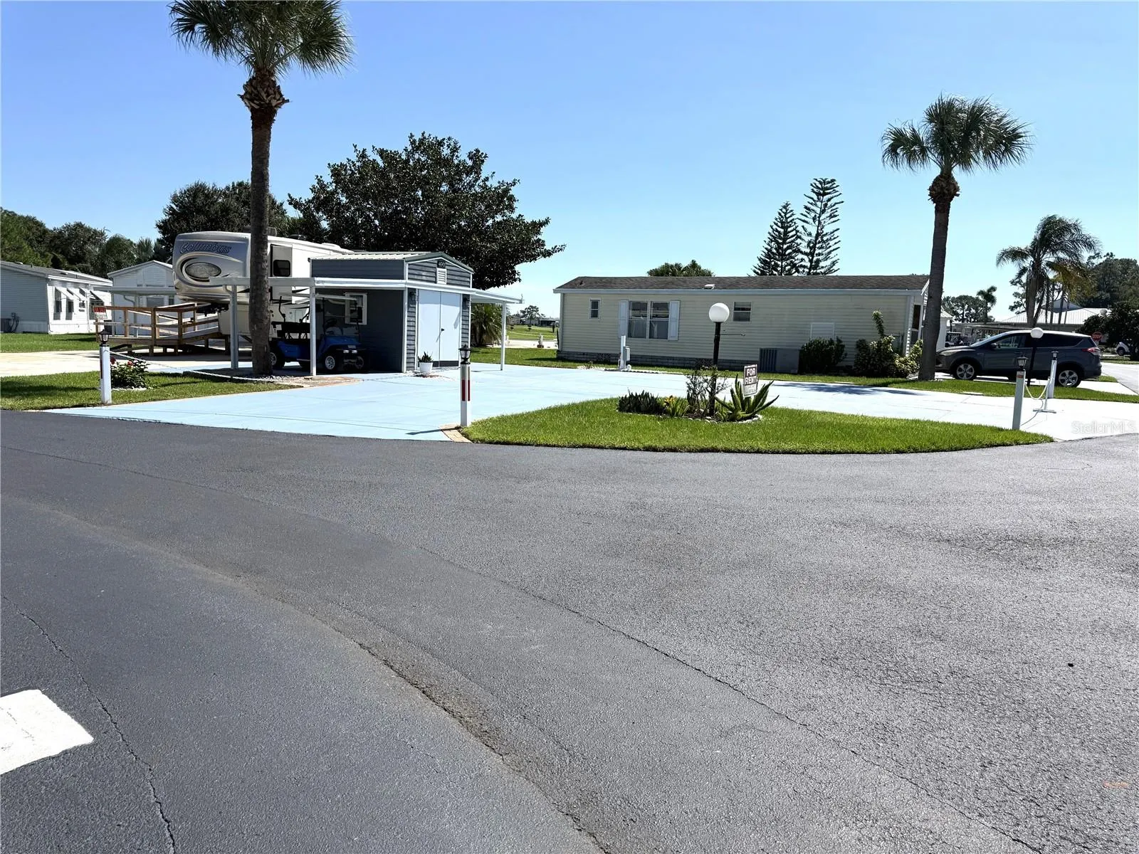 490 PINE LOOP