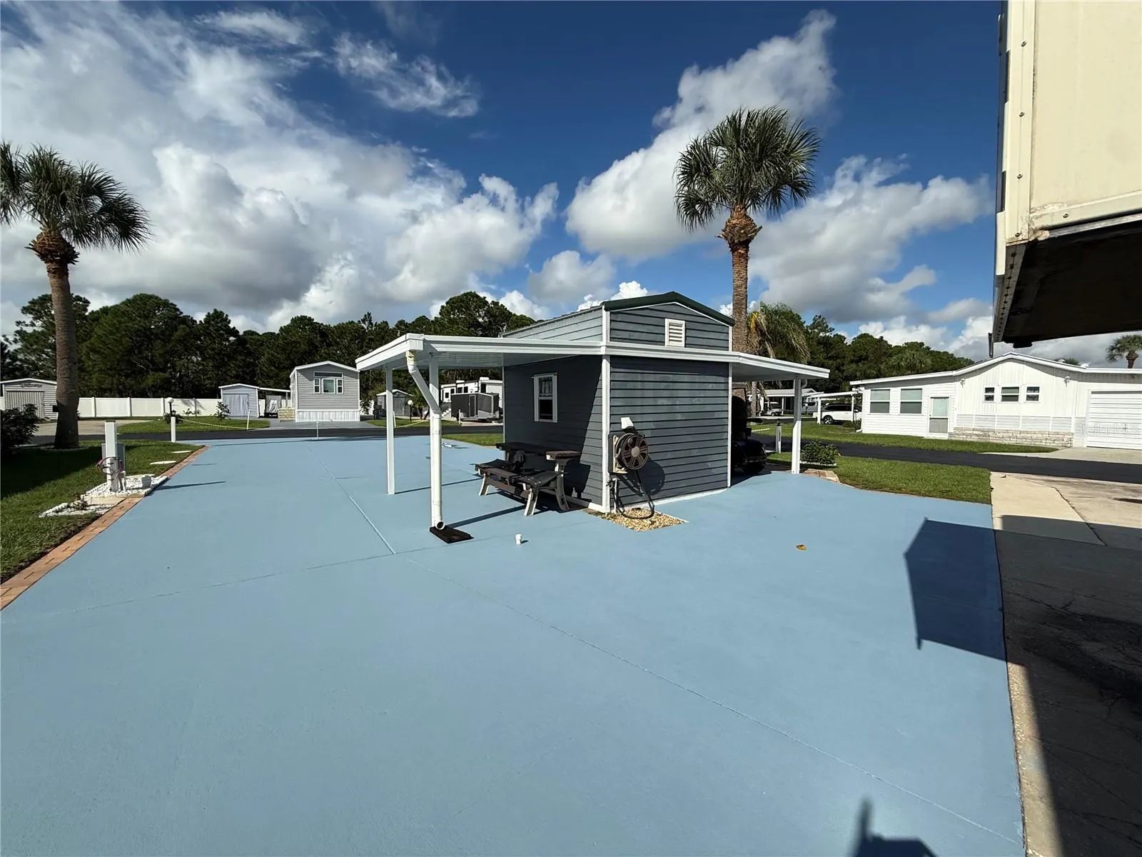 490 PINE LOOP