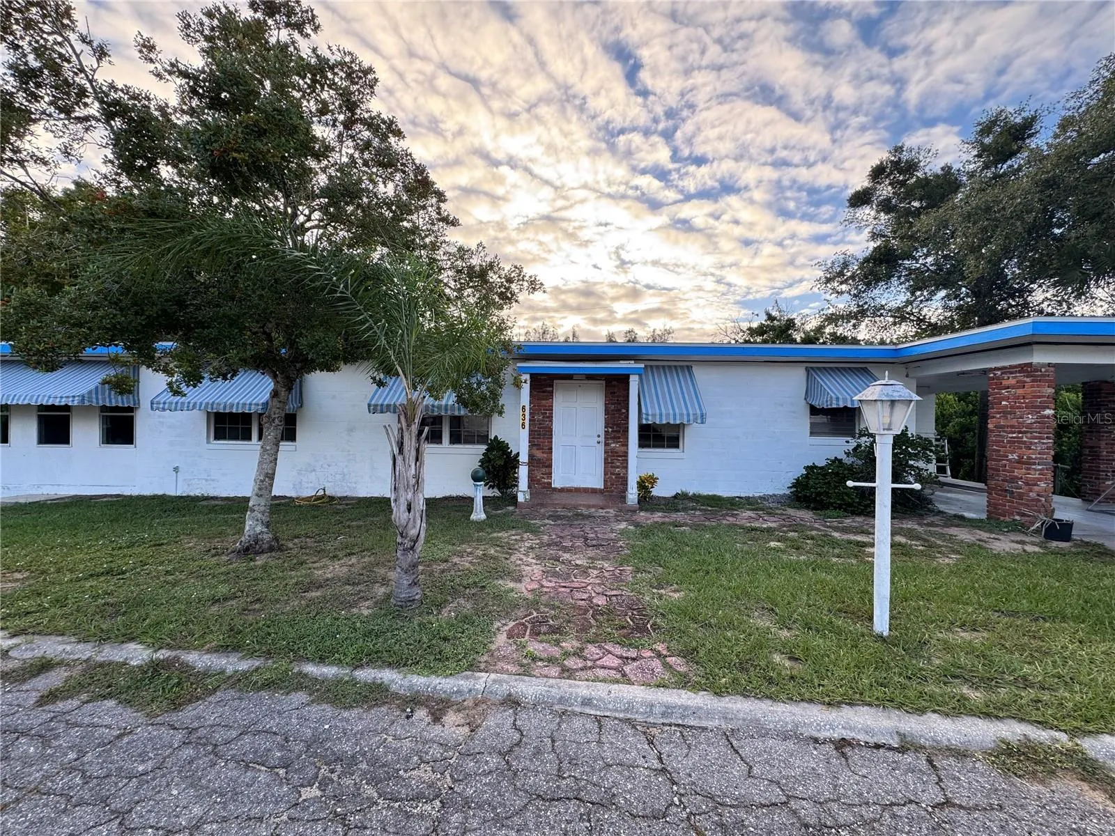 636 N CROOKED LAKE DR