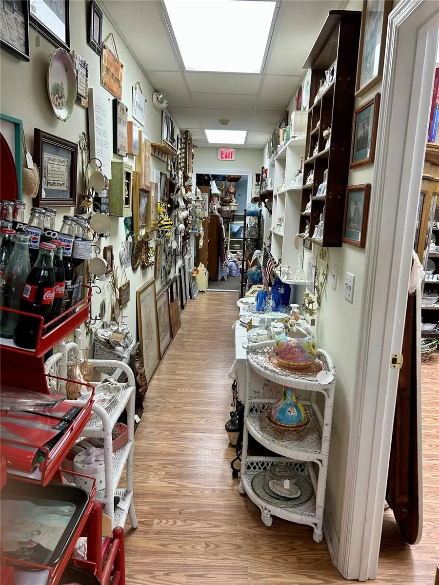 208 W MAIN ST