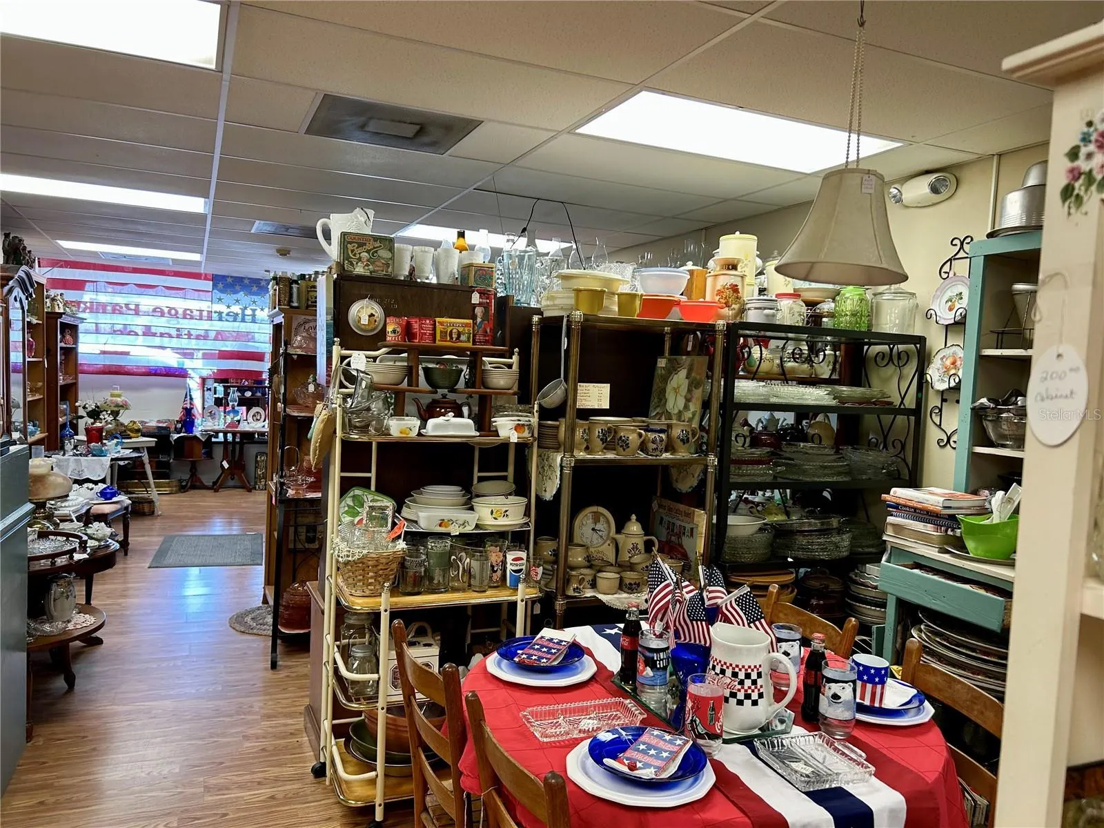 208 W MAIN ST