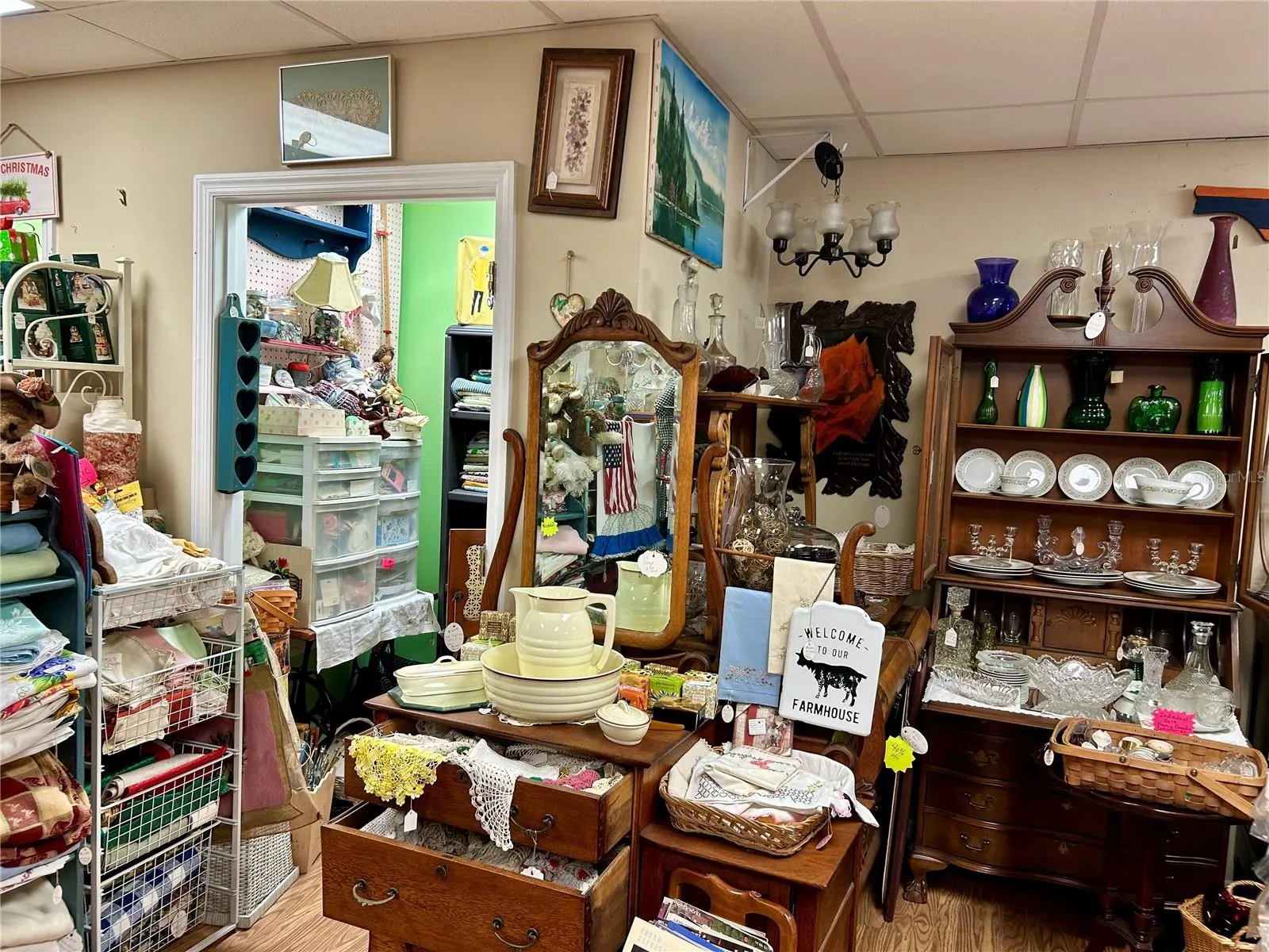 208 W MAIN ST