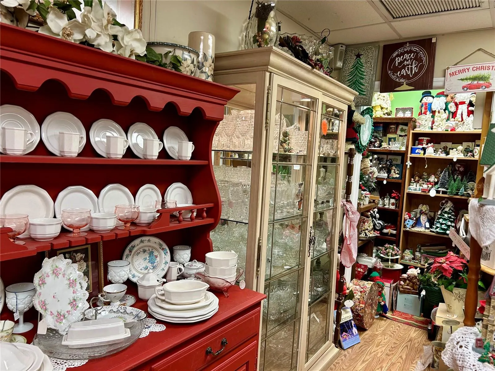 208 W MAIN ST