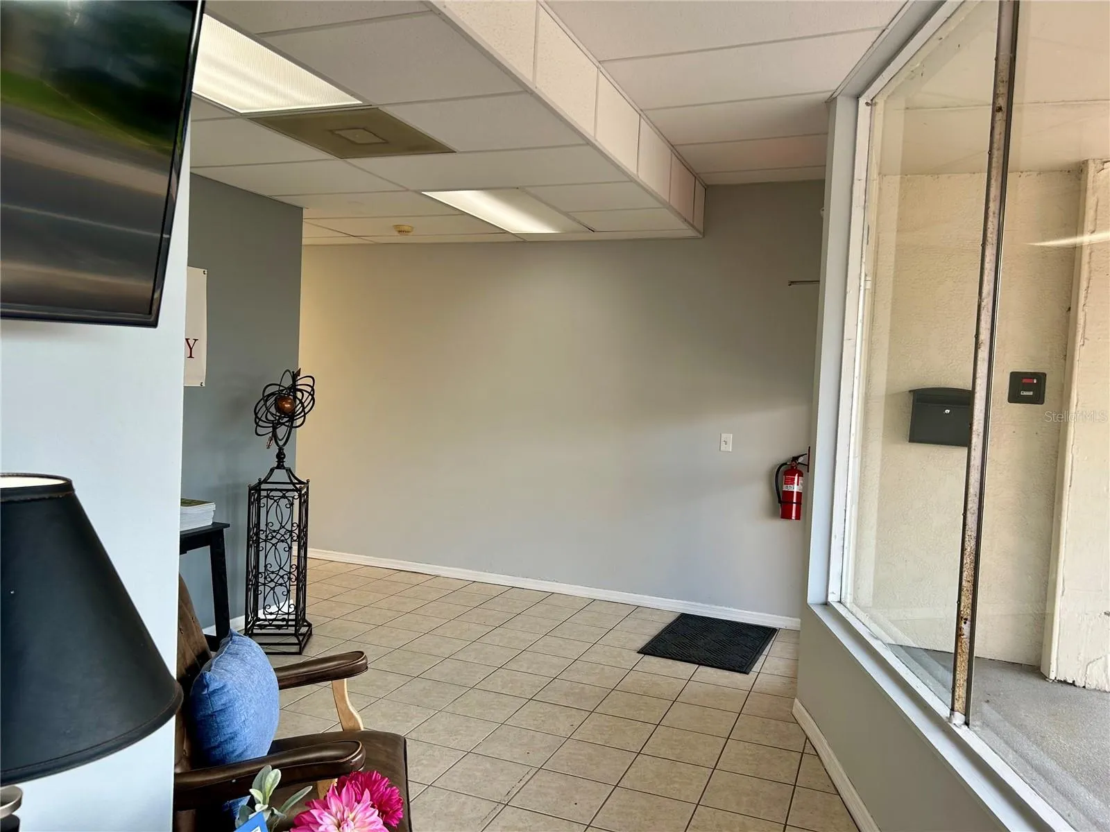 208 W MAIN ST