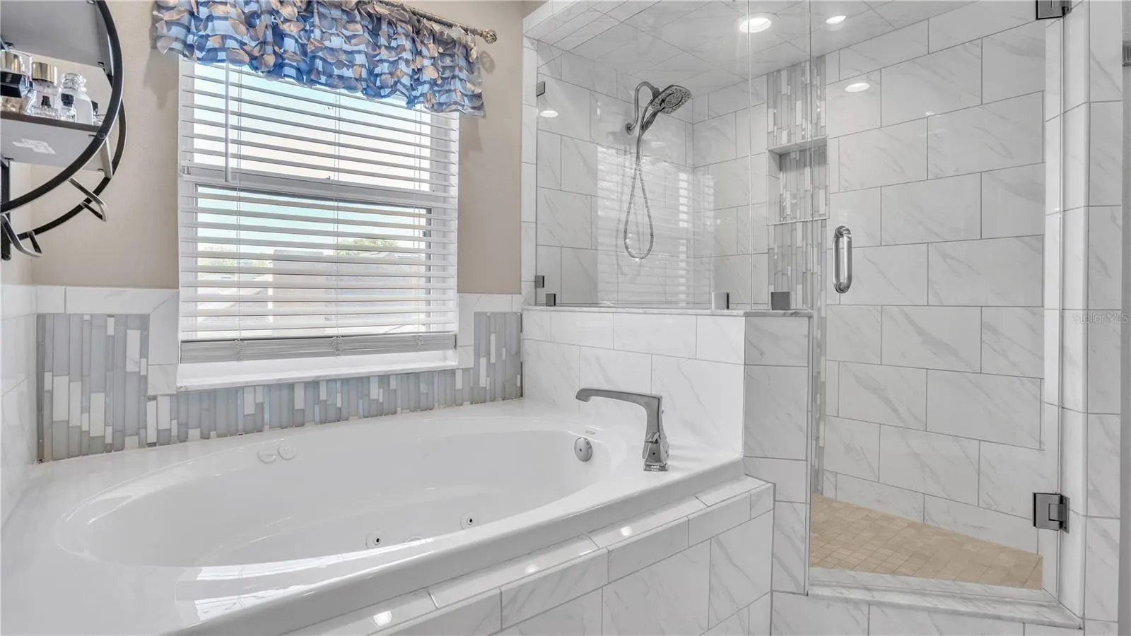 2409 JENNA LN